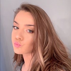 Meet your Posher, Alexis